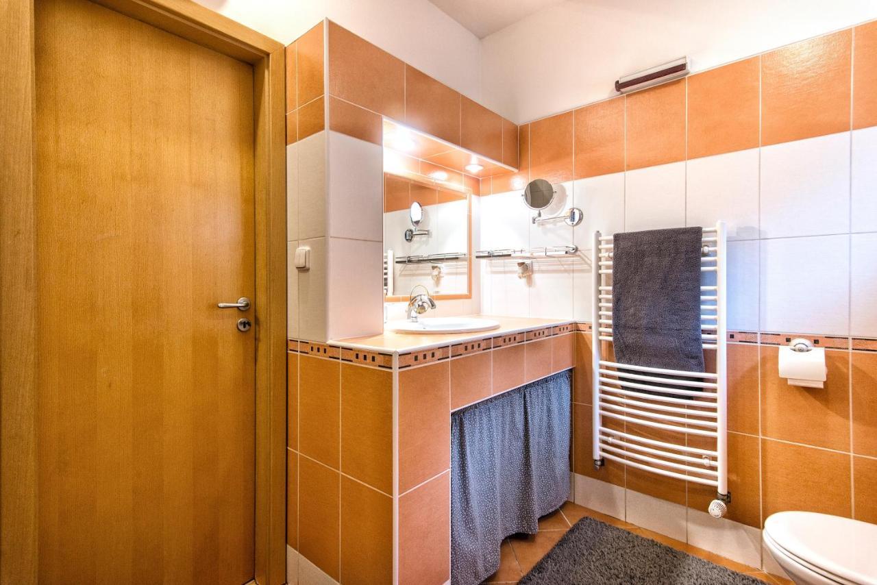 Apartment Neratovice Eksteriør billede
