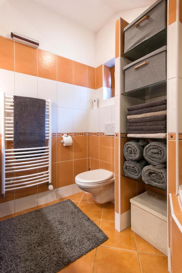 Apartment Neratovice Eksteriør billede